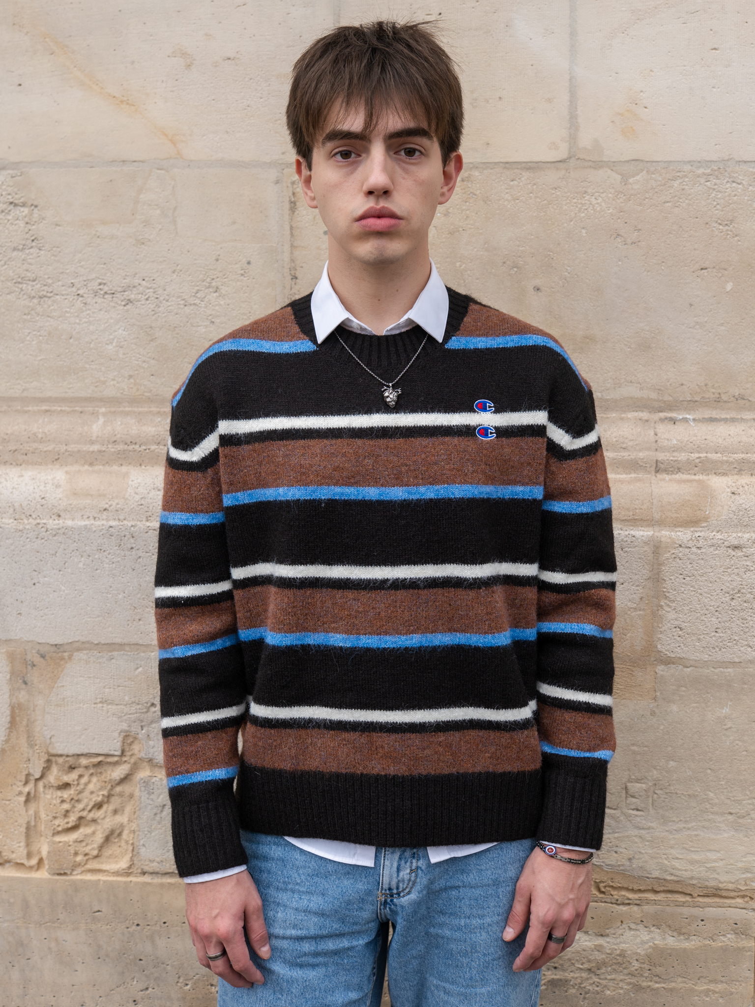 pola homme face plan américain